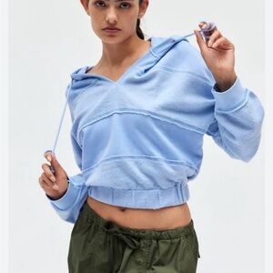 Bdg urban outfitters Leanne hooded crop sweatshirt woman’s medium blue elastic